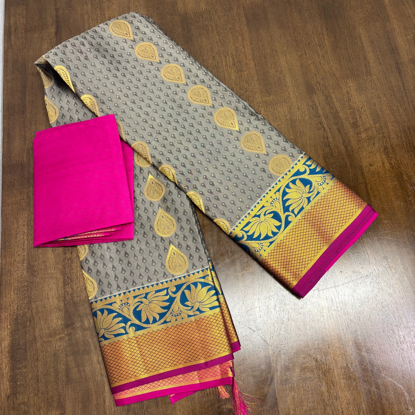 Chic Grey and Magenta Kanchipuram Silk Saree