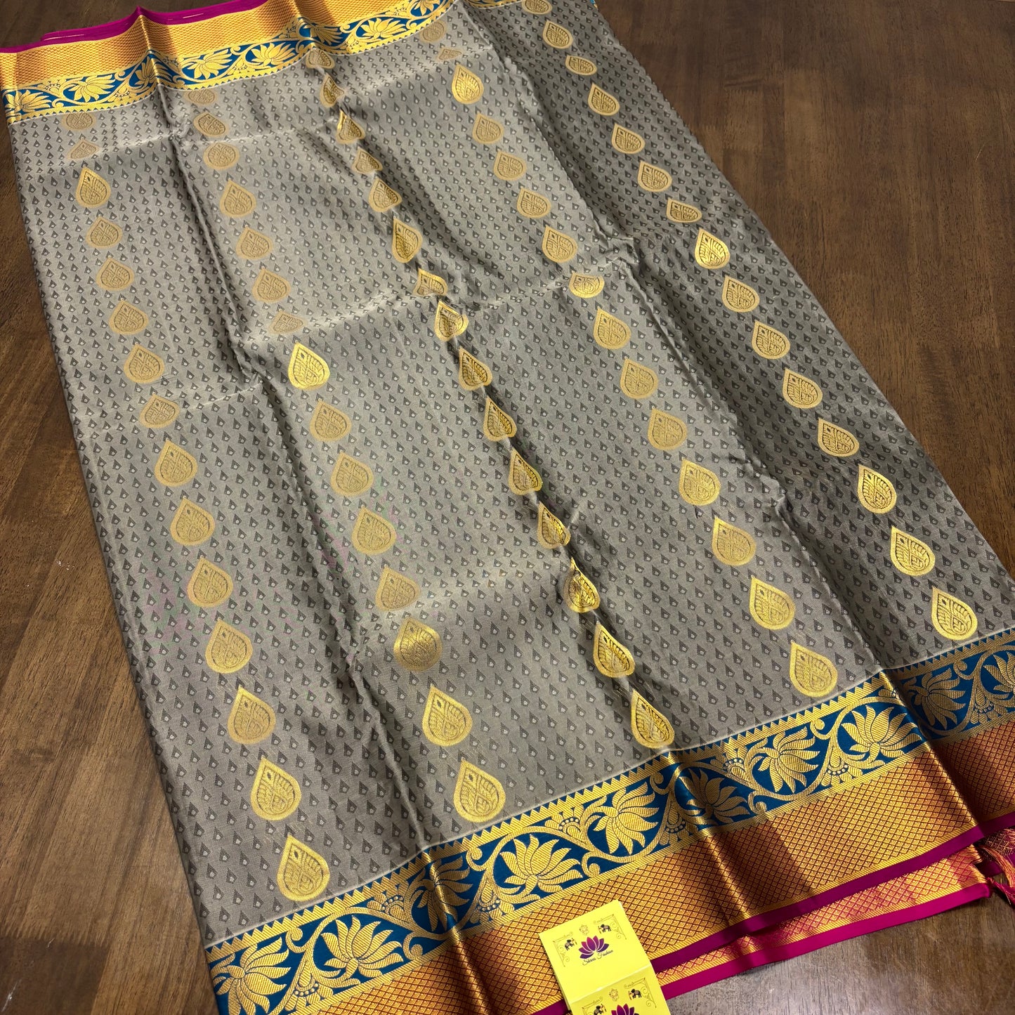 Chic Grey and Magenta Kanchipuram Silk Saree