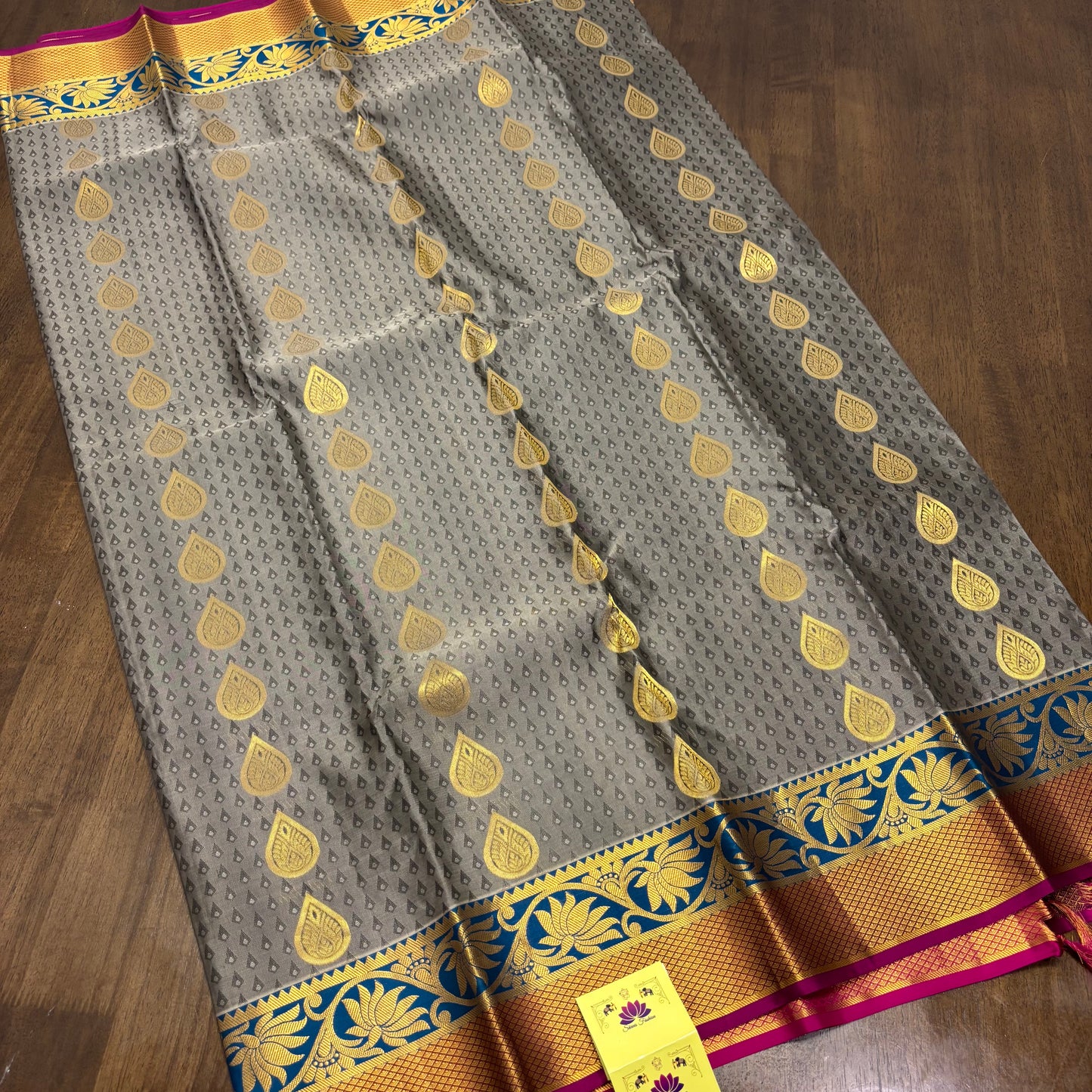 Chic Grey and Magenta Kanchipuram Silk Saree