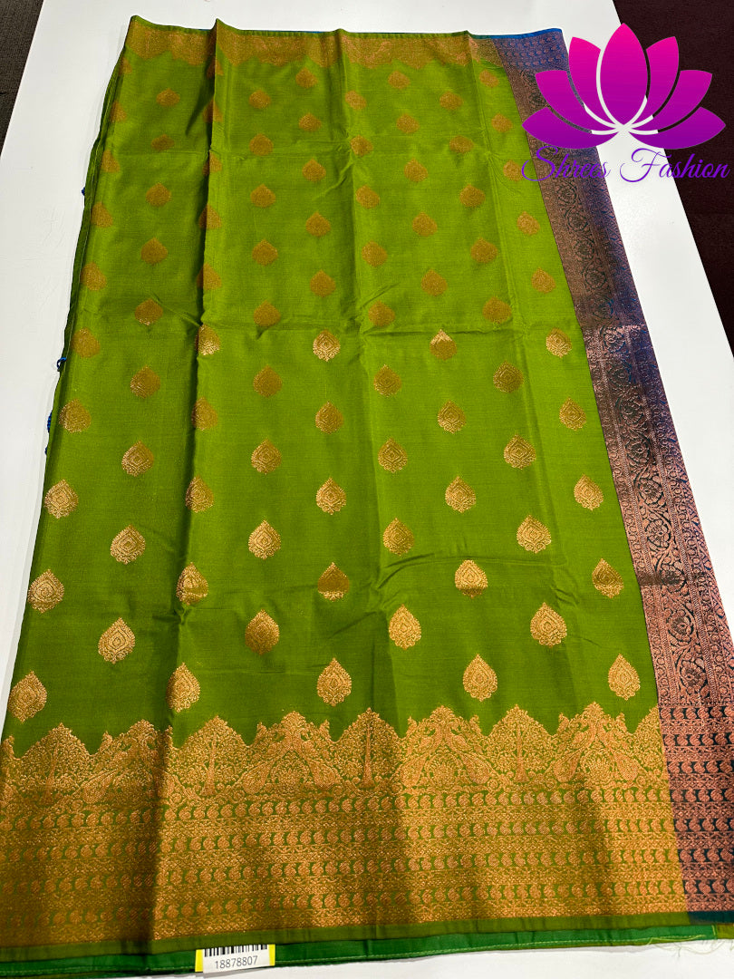 Emerald Elegance: Semi-Silk Kanchipuram Saree in Mehandi Green and Blue