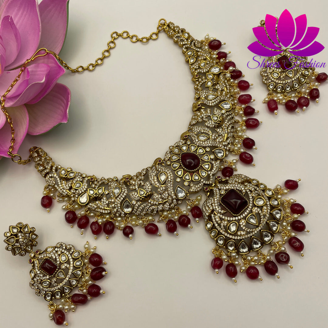 Burgundy Elegance: Victorian-Inspired Stone Necklace