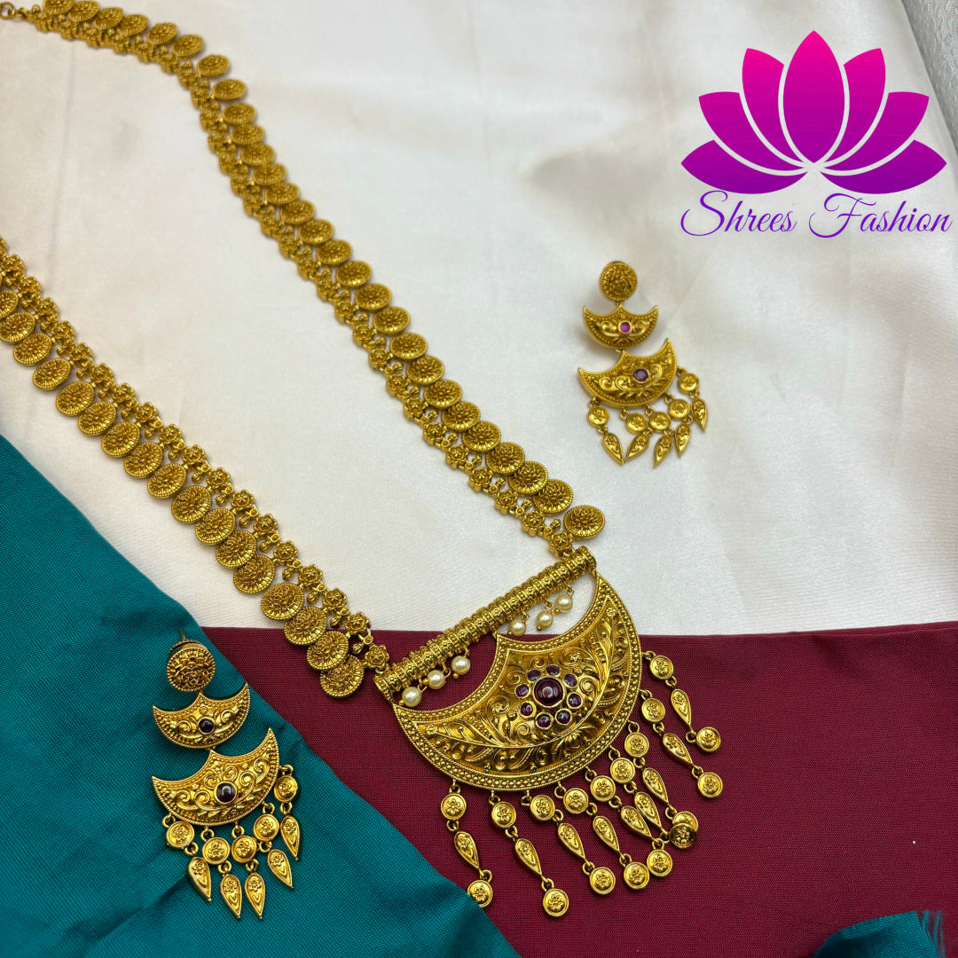 Elegance in Gold: Kasu Mala Set with Chandbali Pendant & Earrings