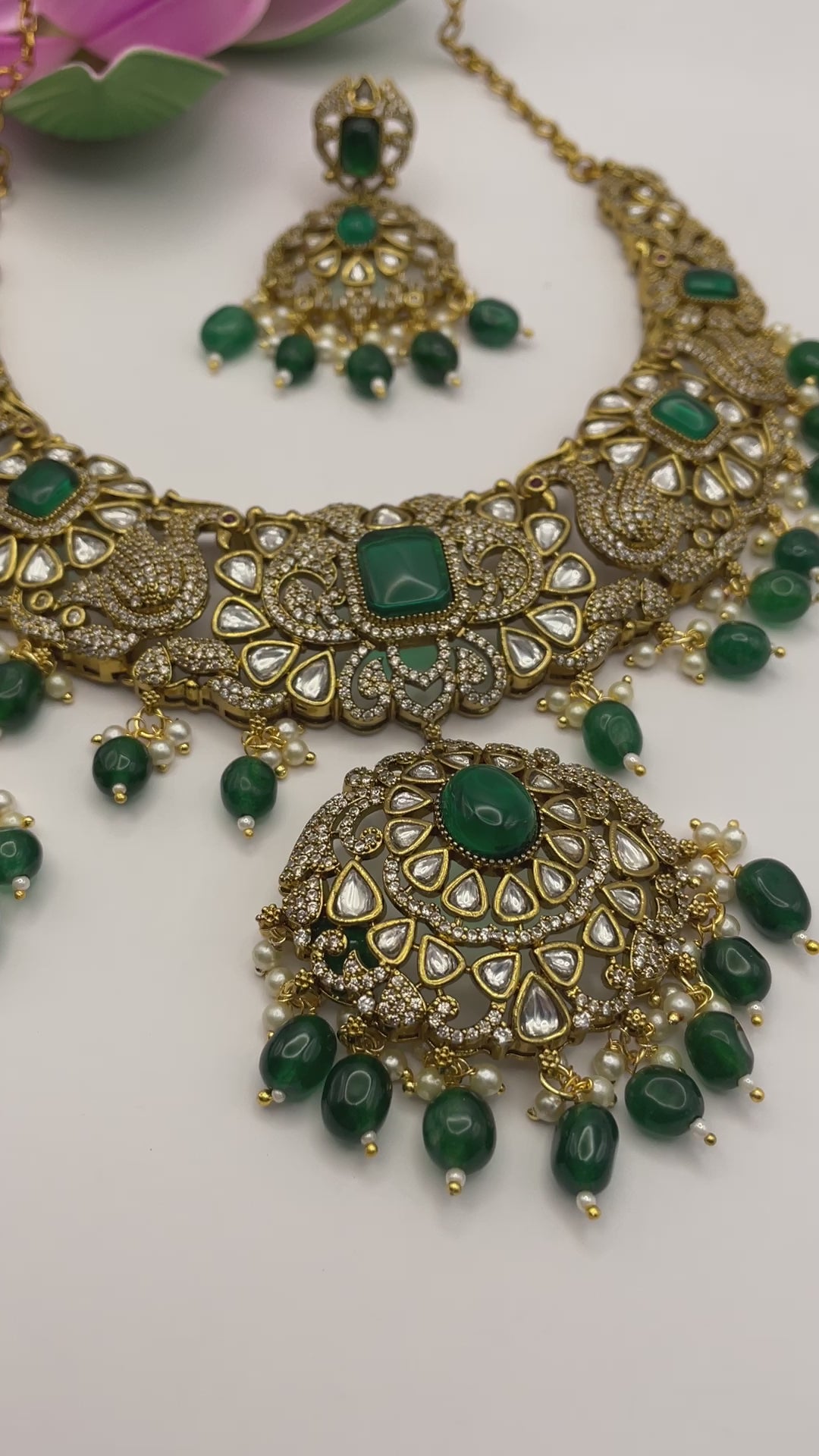 Emerald Enchantment: Victorian-Inspired Green Stone Necklace