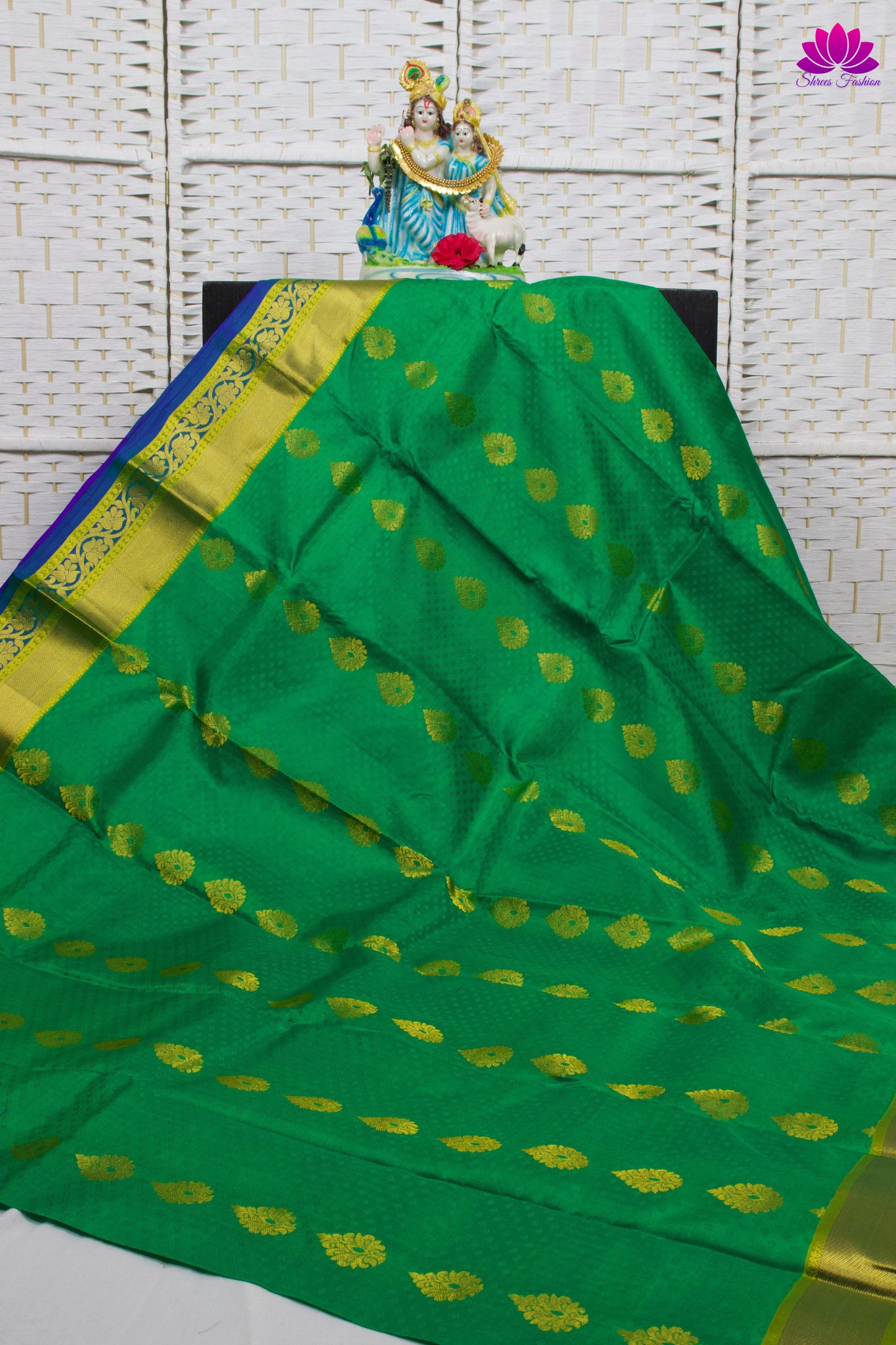 Exquisite Green Kanchipuram Silk Saree with Indigo Pallu - Pure Silk (With Silk Mark Certificate) - Shrees  Fashion Australia