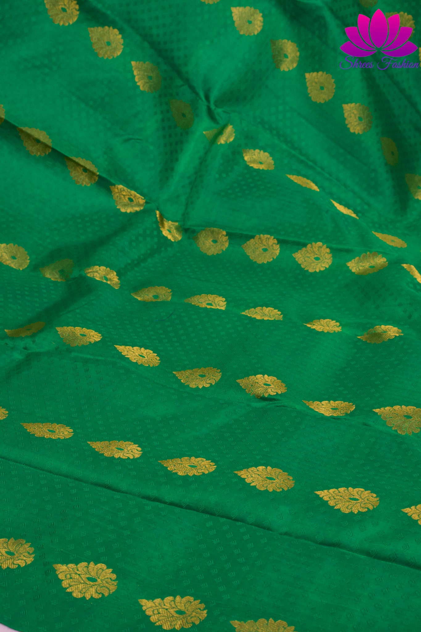 Exquisite Green Kanchipuram Silk Saree with Indigo Pallu - Pure Silk (With Silk Mark Certificate) - Shrees  Fashion Australia