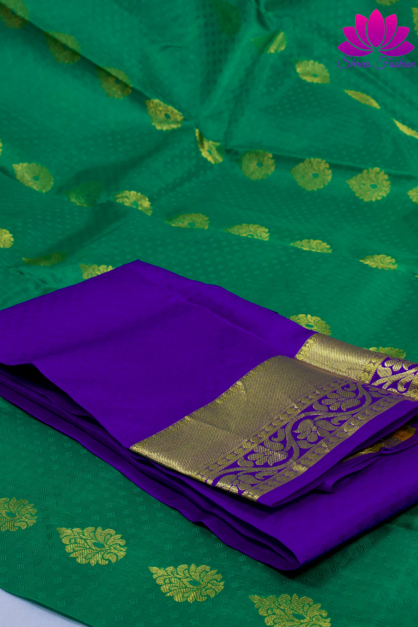 Exquisite Green Kanchipuram Silk Saree with Indigo Pallu - Pure Silk (With Silk Mark Certificate) - Shrees  Fashion Australia